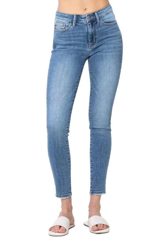 Sally Skinny Jeans In Vintage Wash